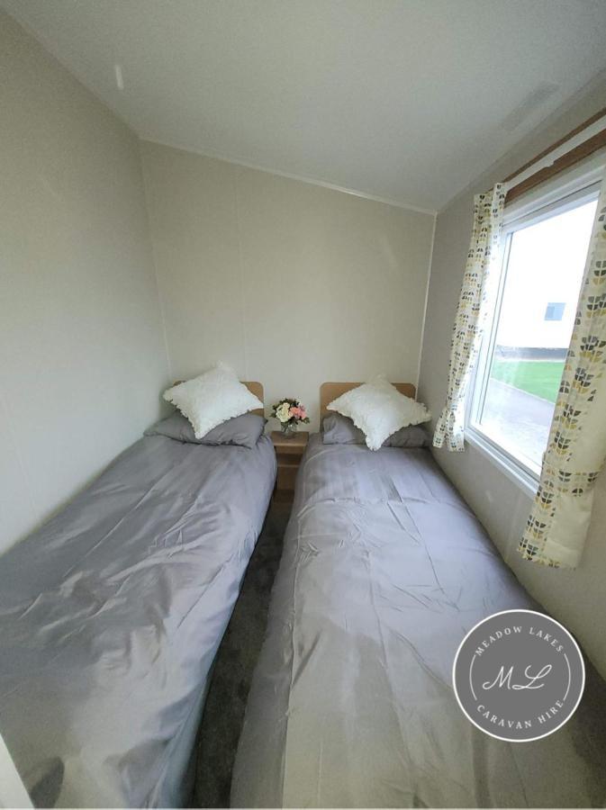 Palm Grove 181- Golden Palm - Pet Friendly, Wifi, Central Heating, Bed Linen - Meadow Lakes Caravan & Lodge Hire شابيل سانت ليوناردز المظهر الخارجي الصورة