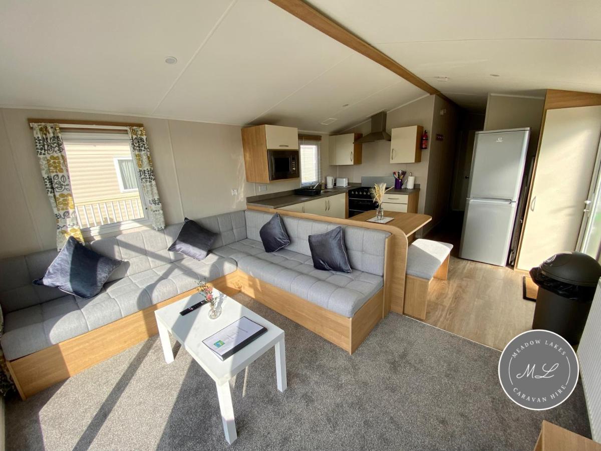 Palm Grove 181- Golden Palm - Pet Friendly, Wifi, Central Heating, Bed Linen - Meadow Lakes Caravan & Lodge Hire شابيل سانت ليوناردز المظهر الخارجي الصورة